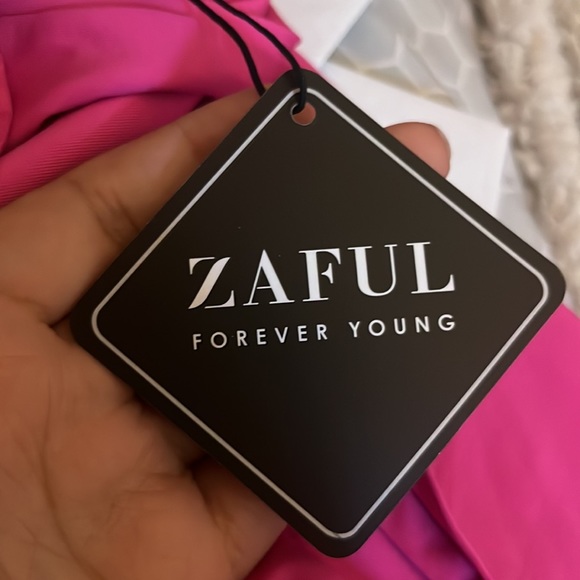 Hot pink ZAFUL top. Should look like the white top in pics if put on correctly. - Picture 4 of 4